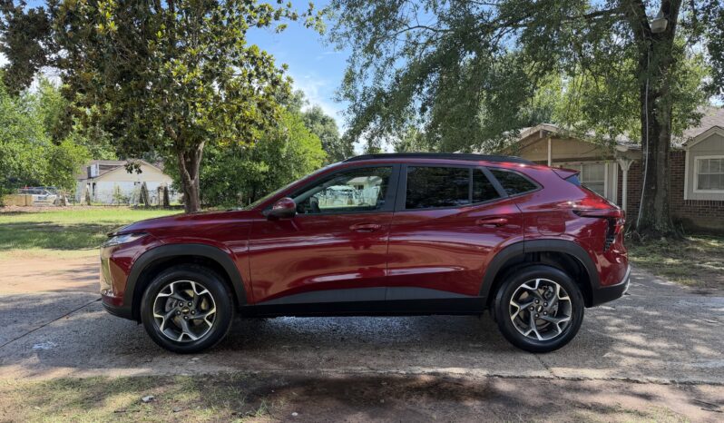 2024 CHEVROLET TRAX RED full