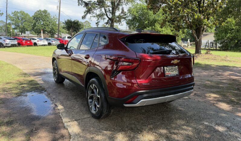 2024 CHEVROLET TRAX RED full